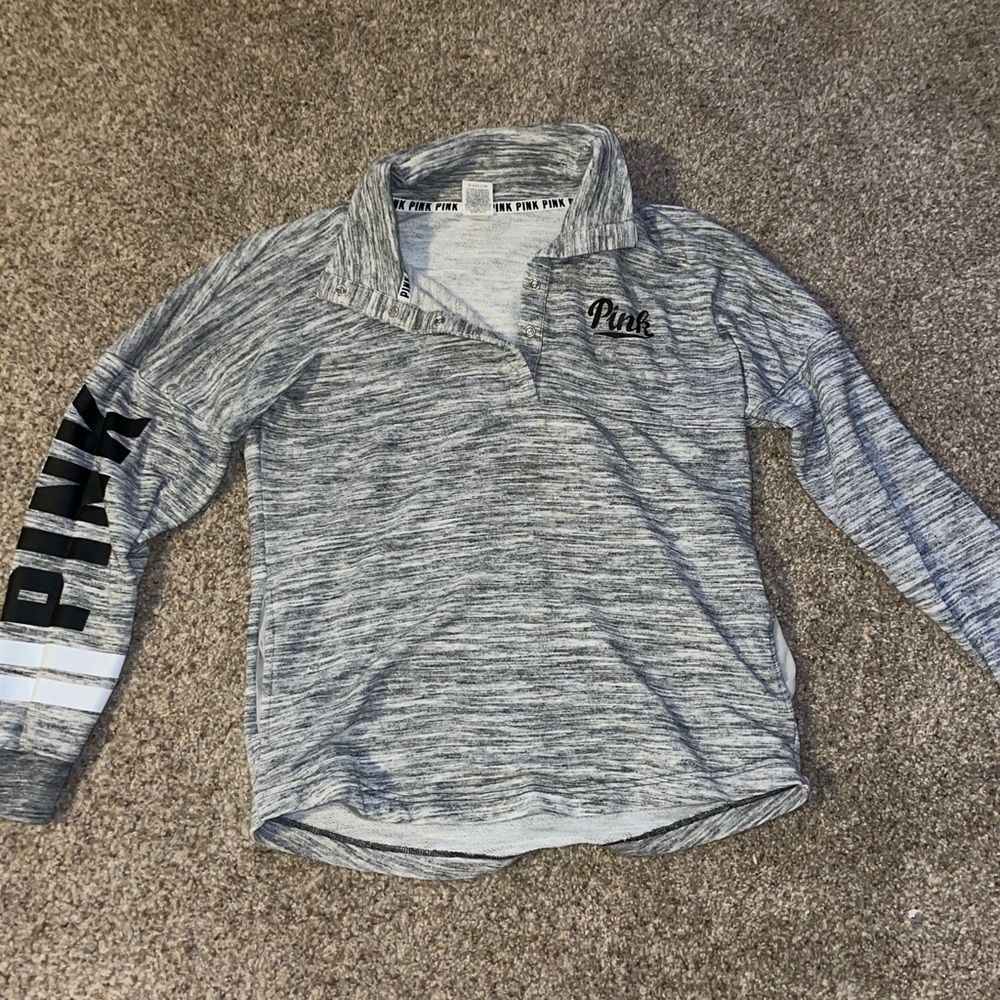 XS button up sweatshirt. Pink Brand. Soft material in good condition.